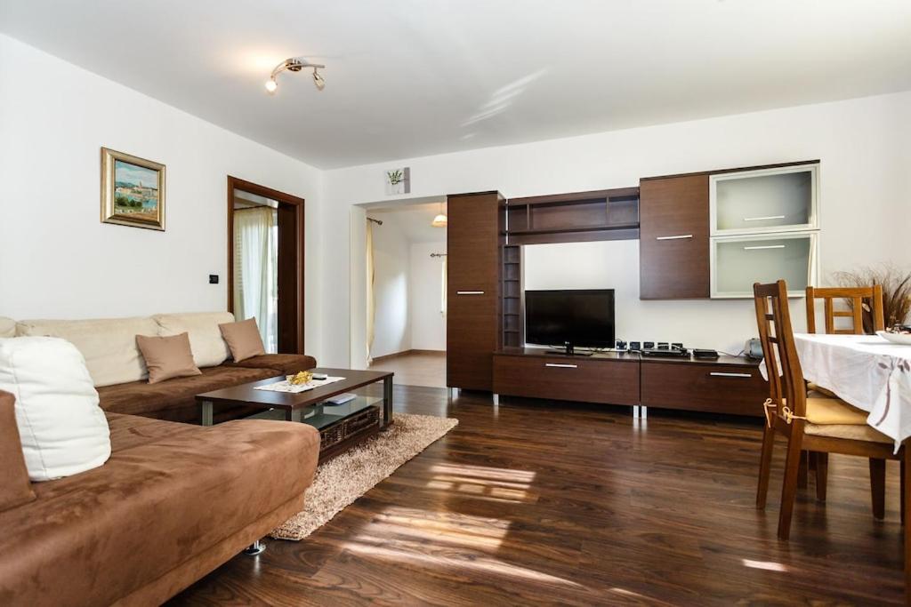 Premium Apartment Near Center And Beach With Parking Крк Экстерьер фото