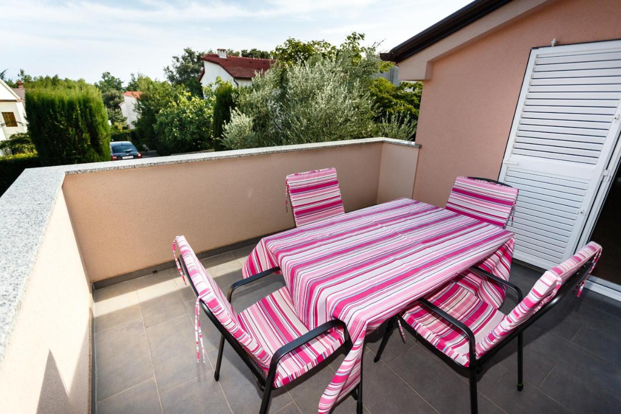 Premium Apartment Near Center And Beach With Parking Крк Экстерьер фото