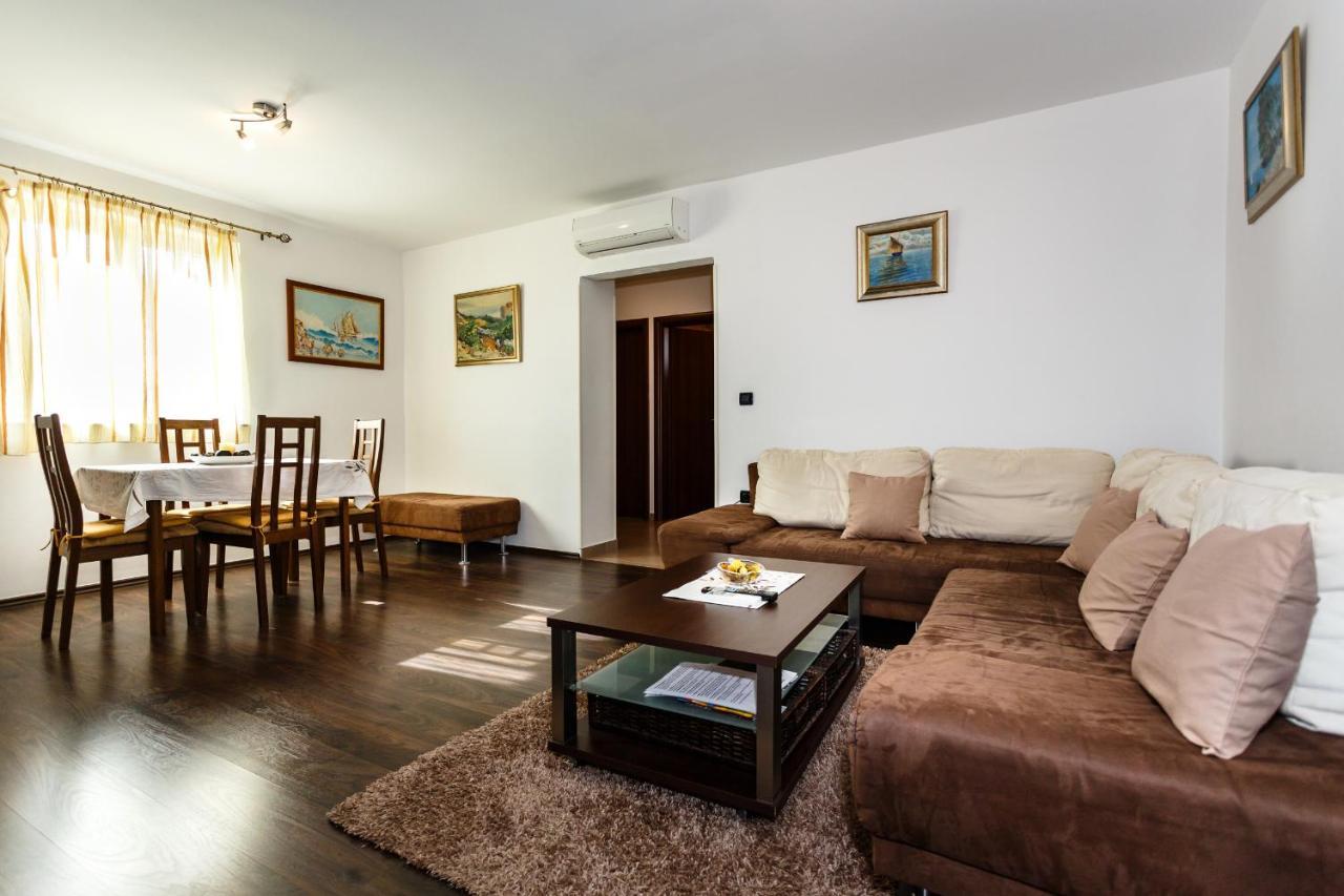Premium Apartment Near Center And Beach With Parking Крк Экстерьер фото
