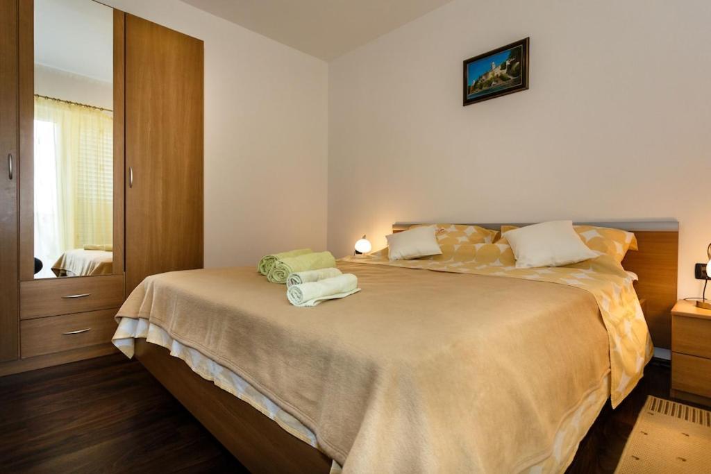 Premium Apartment Near Center And Beach With Parking Крк Экстерьер фото