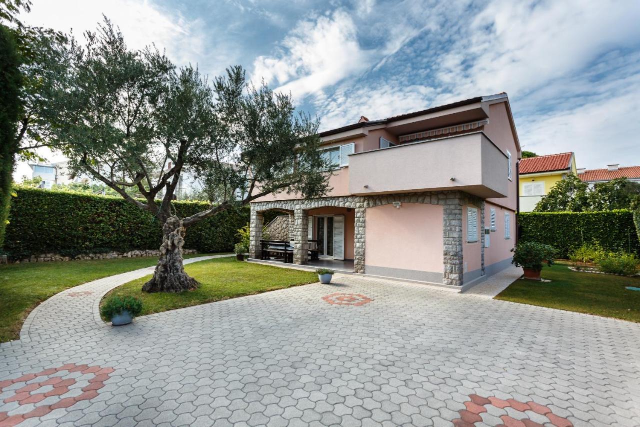 Premium Apartment Near Center And Beach With Parking Крк Экстерьер фото