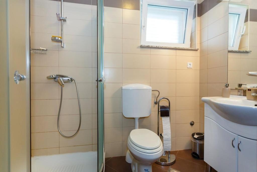 Premium Apartment Near Center And Beach With Parking Крк Экстерьер фото