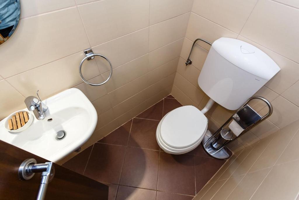 Premium Apartment Near Center And Beach With Parking Крк Экстерьер фото